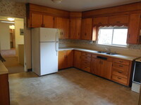 Building Photo - Spacious 5 Bedroom, 2 Bathroom Home near D...