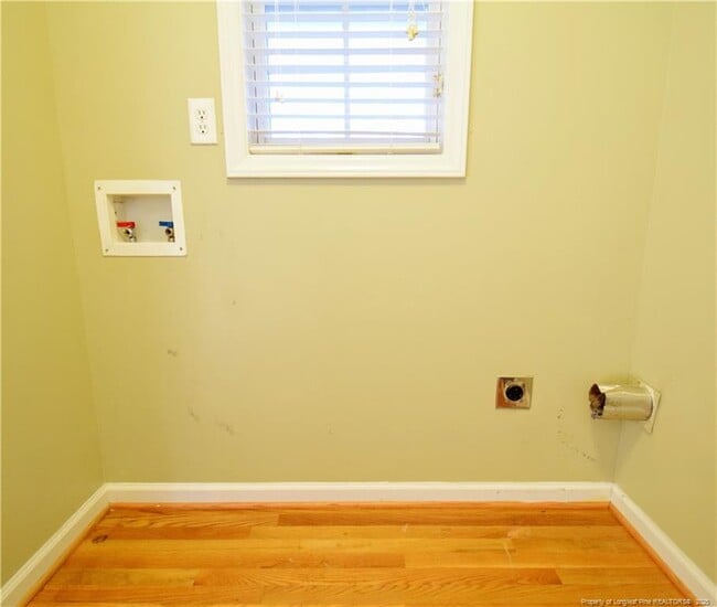 Building Photo - 42 Mayflower Ct