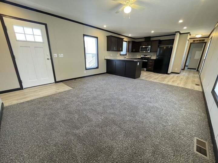 Building Photo - 15861 Marentette Dr