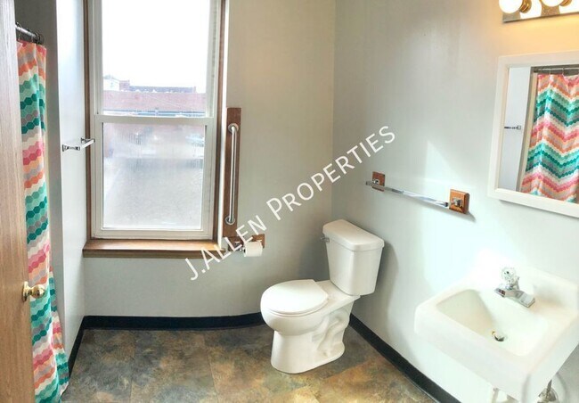 Building Photo - 507 W Norfolk Ave