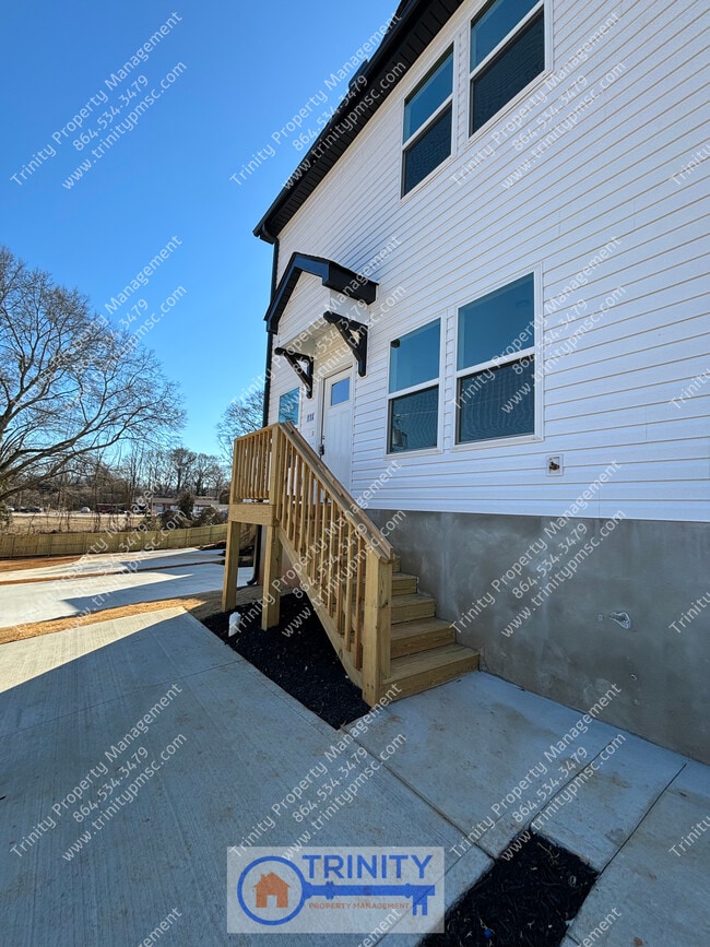 Building Photo - 11 Blackwood St