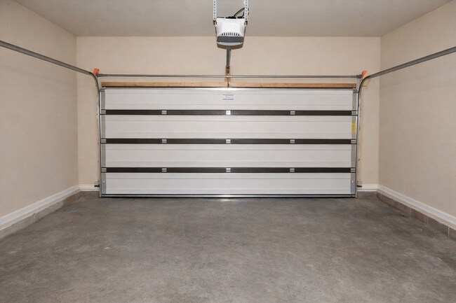 Building Photo - 3 bedroom 2 bath Gem in Hidden Springs Subdivision