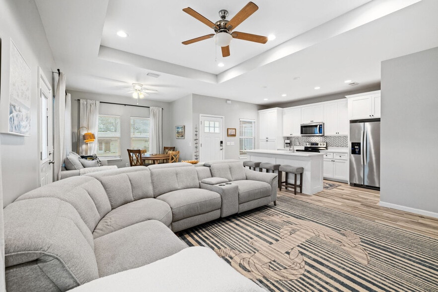 Primary Photo - 212 Romanza Pl
