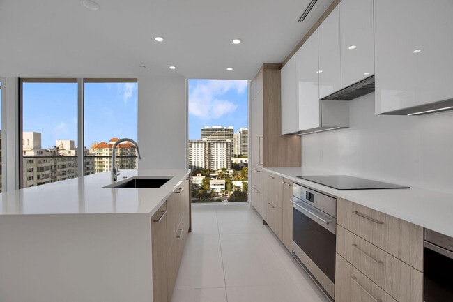 Building Photo - 153 N Seabreeze Blvd