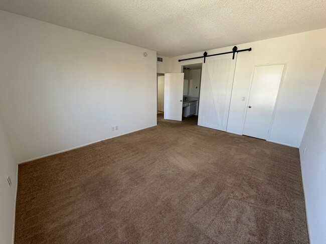 Building Photo - 2 BEDROOM CONDO UNIT IN THE WEST LA AREA 646 481 4404