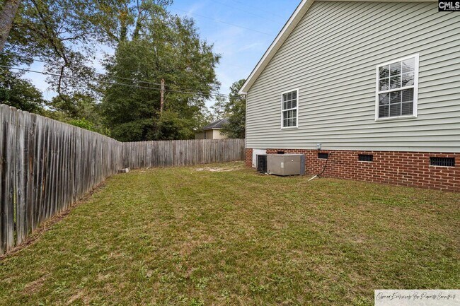 Building Photo - 4005 Hickory St