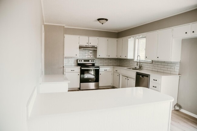 Building Photo - 106 Idlewood St
