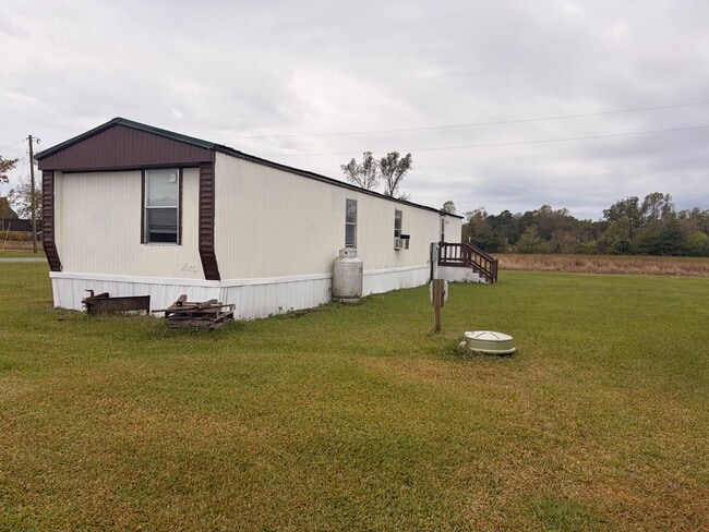 Building Photo - 1083 Pasture Branch Rd