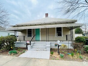 Building Photo - Charming 2 Bedroom Bungalow within MINUTES...