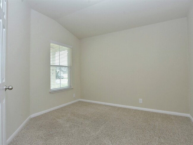 Building Photo - BEAUTIFUL 4 BEDROOMS / 2 BATH HOME IN HUNTER'S CROSSING