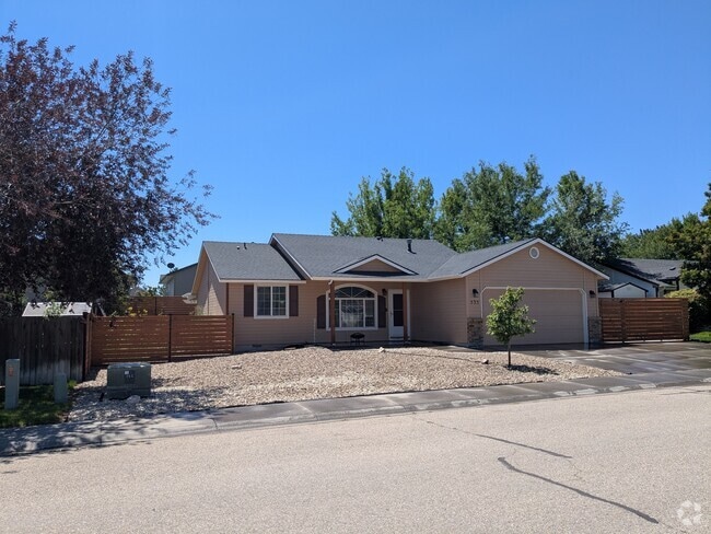 Building Photo - 535 Sawtooth St