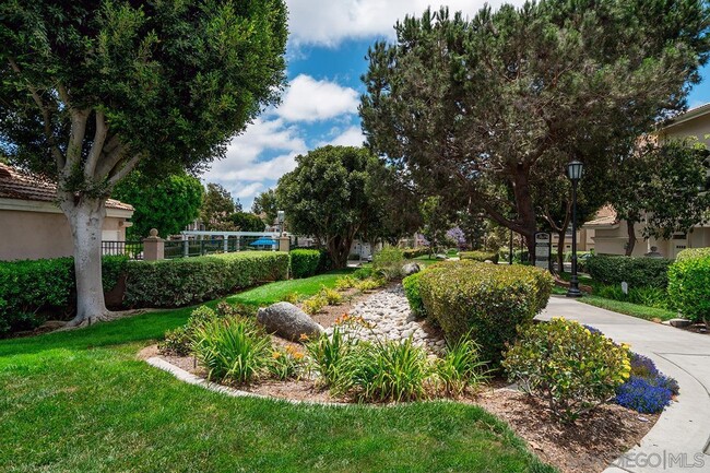 Building Photo - 7274 Shoreline Dr