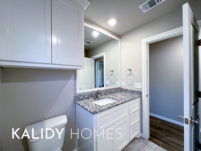 Building Photo - 805 Red River Dr