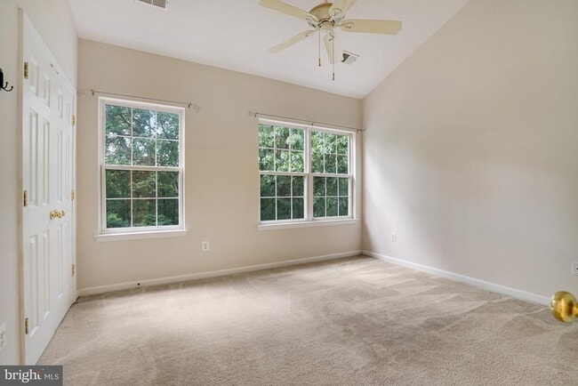 Building Photo - 6490 Tayack Pl