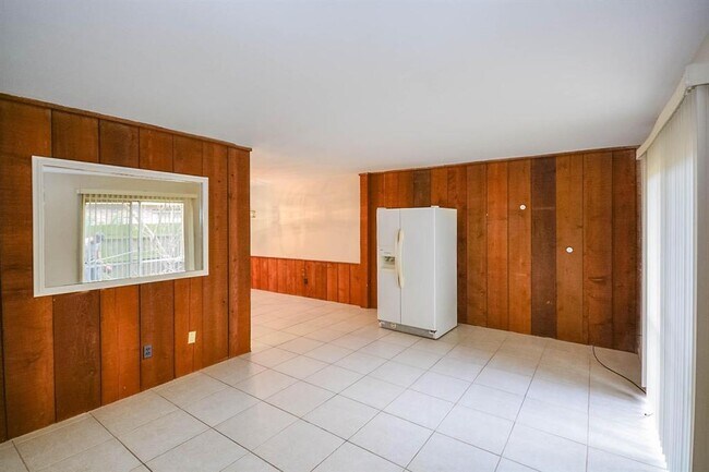 Building Photo - 8340 La Roche Ln