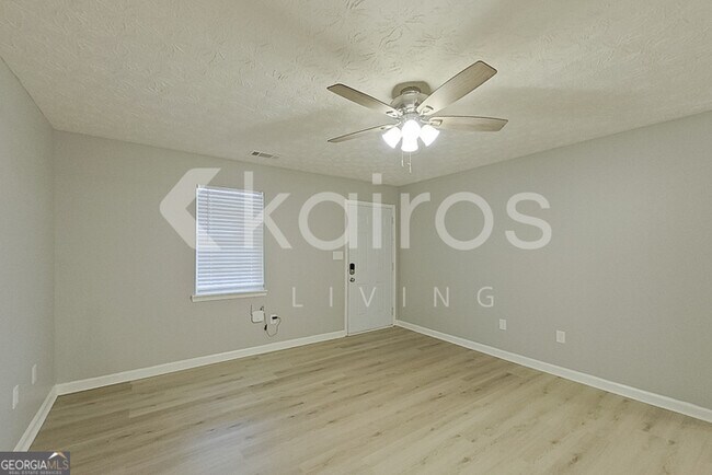 Building Photo - 320 Deer Park Dr
