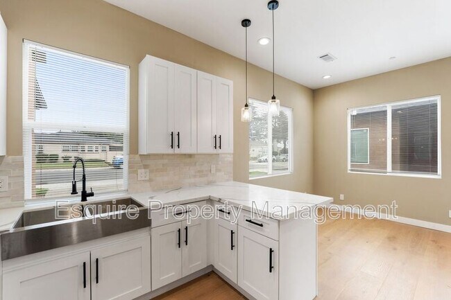 Building Photo - 547 Carty Dr