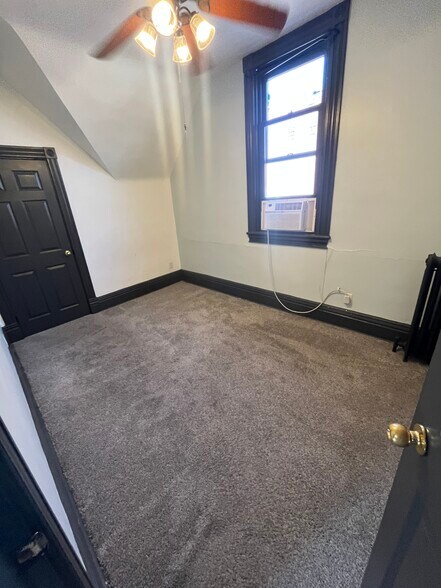 Building Photo - 829 Maple Ave