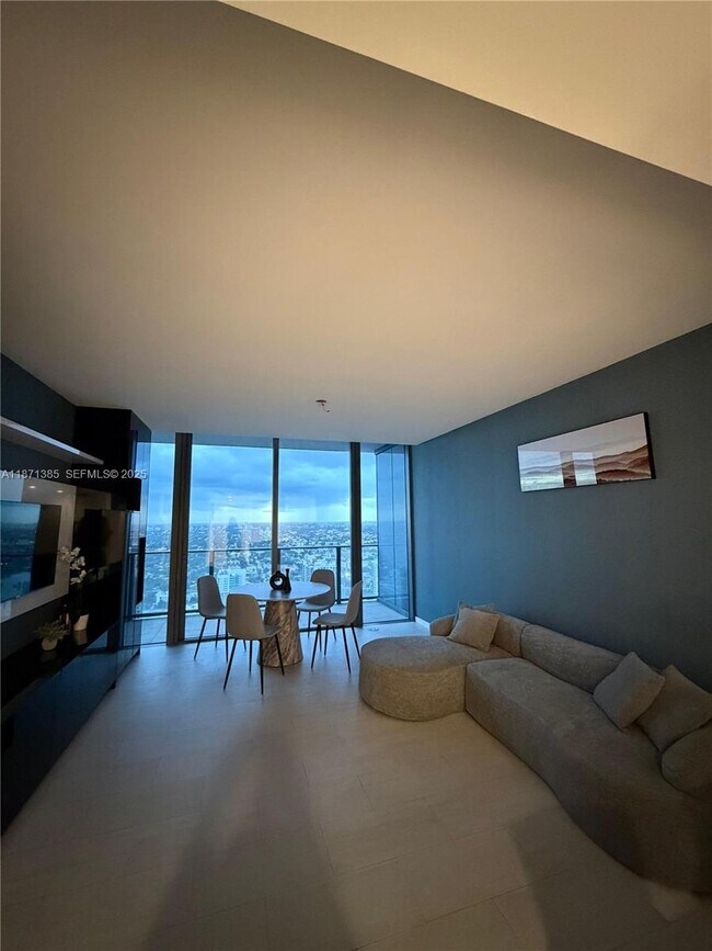 Building Photo - 1000 Brickell Plaza