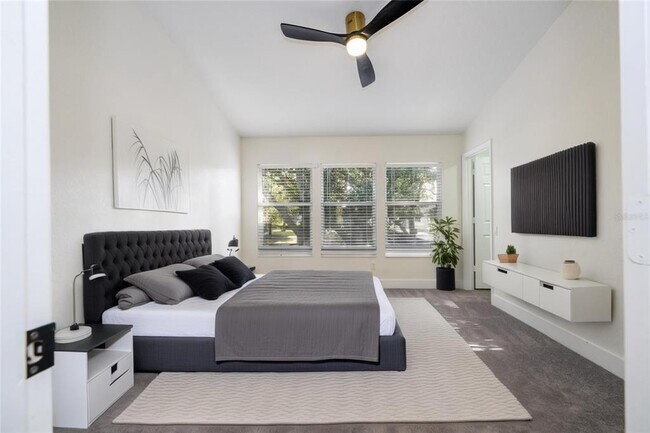 Building Photo - 7022 Cadiz Blvd