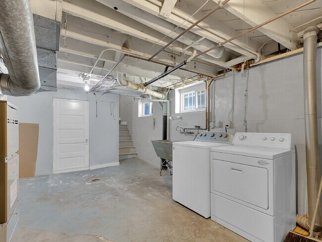 Building Photo - $2,295.00, 1 Bed, 1 Bath Home in Denver