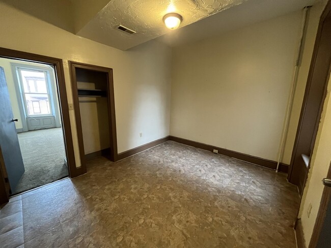 Building Photo - 402 E Market St
