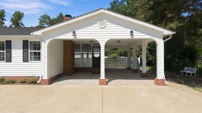 Building Photo - 695 Old Rte 22