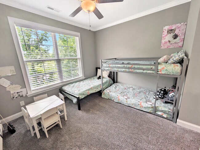 Building Photo - 1612 Auburndale Ave