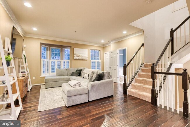Building Photo - 2 Millhaven Ct