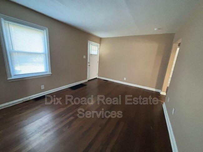 Building Photo - 713 Verona Rd