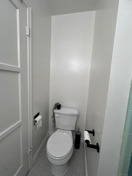 Building Photo - 1130 E Marshall Pl