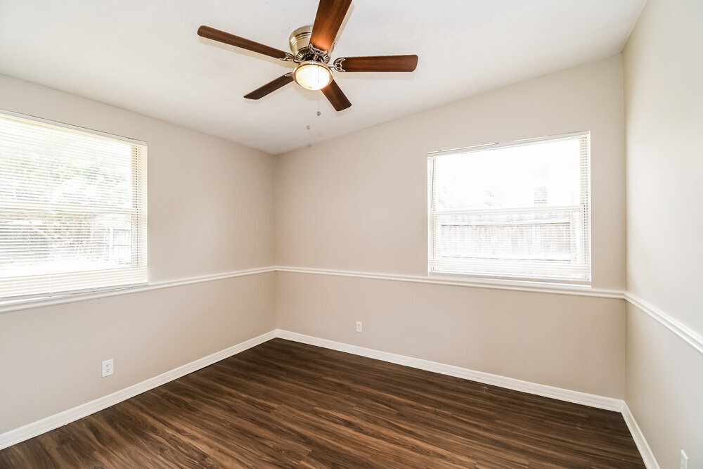 Building Photo - 1120 Skye Dr W