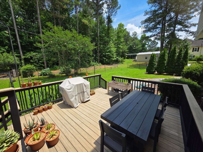 Building Photo - Stylish modern 2 story on a spacious 1 acre lot in Sharpsburg - avail Sept 1st.