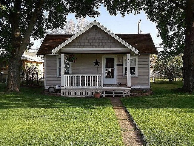 Building Photo - 627 W Providence Ave