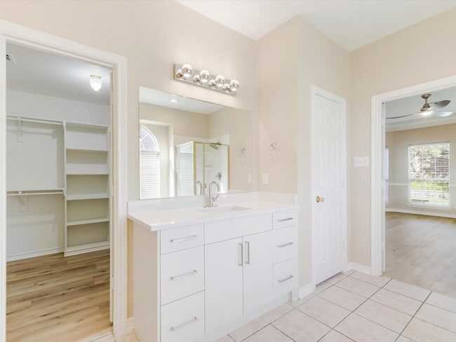 Building Photo - 1622 Stratford Dr