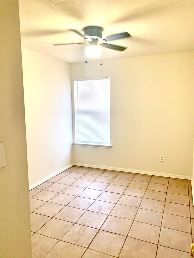 Building Photo - 12610 Kari Anne Dr