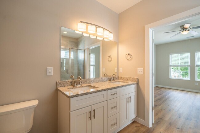 Building Photo - 124 Woodland Dr