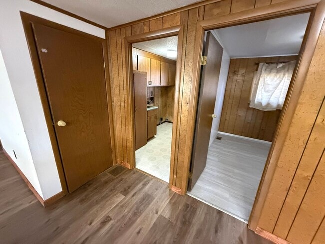 Building Photo - 4 Bed 2 Bath Home with 2 Car Garage, Large Private Fenced Yard. Lander, WY