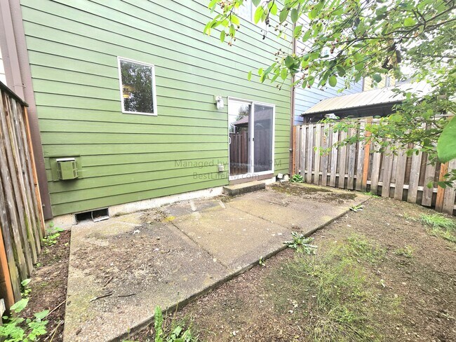 Building Photo - 17923 SW Niks Dr