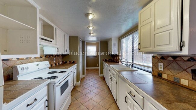 Building Photo - 10239 Catalpa Rd