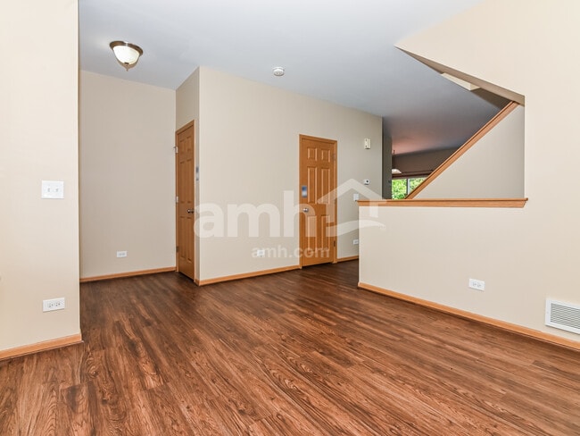 Building Photo - 204 Winding Trl