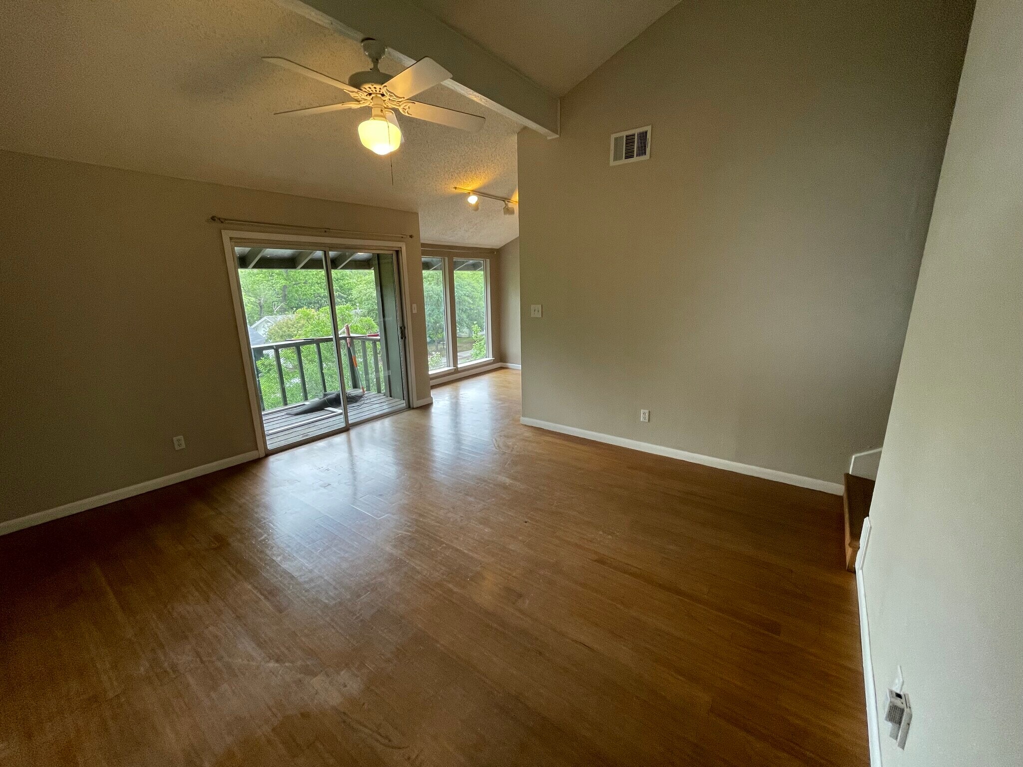 Building Photo - 2608 Carnarvon Ln