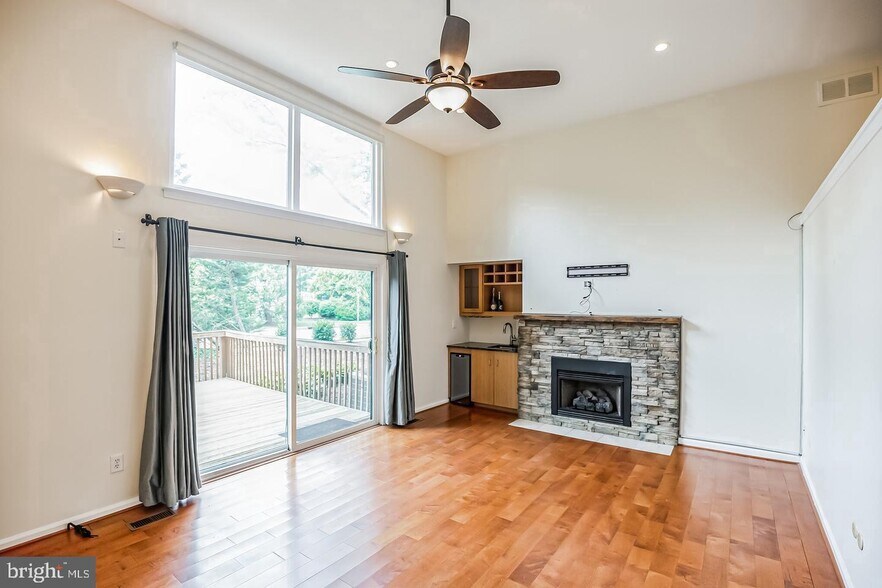 Building Photo - 127 Kings Croft