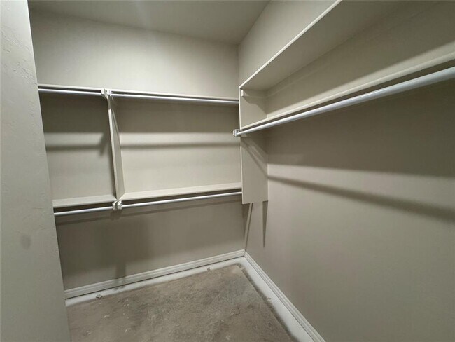 Building Photo - 6821 Labelle Dr