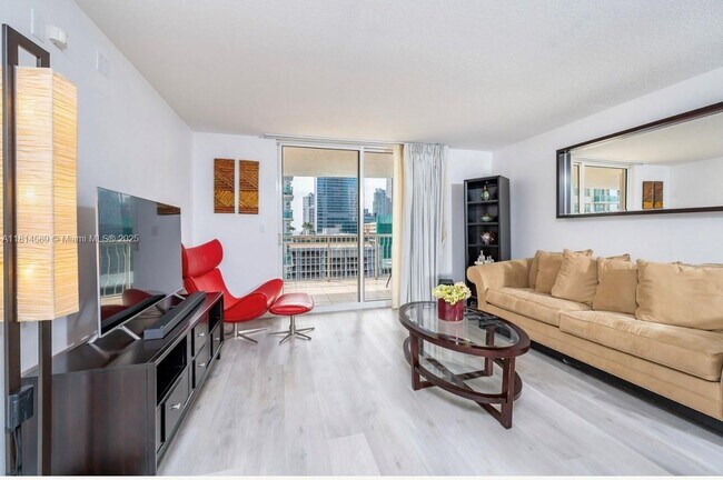 Building Photo - 1200 Brickell Bay Dr