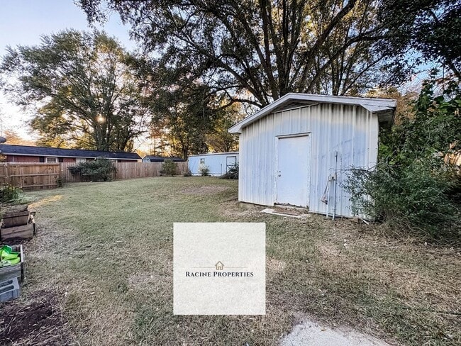 Building Photo - 7 Bristol Dr