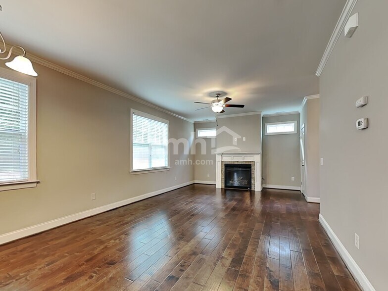 Building Photo - 1405 Yellow Wood Dr