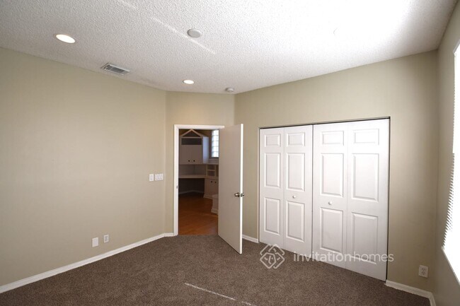 Building Photo - 4891 SW 35th Terrace