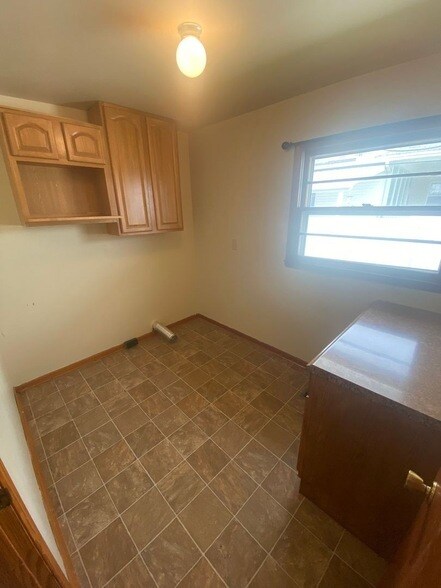 Building Photo - 404 Vosswood Dr