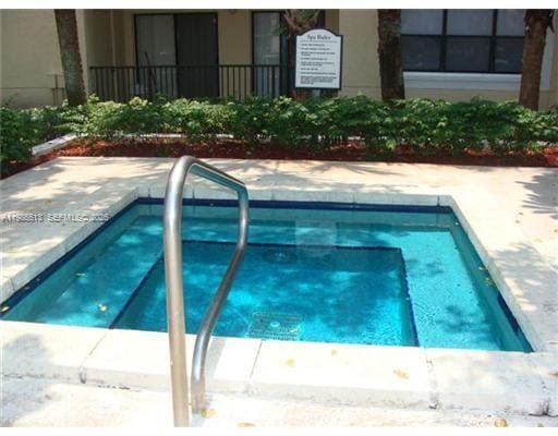 Building Photo - 560 S Park Rd